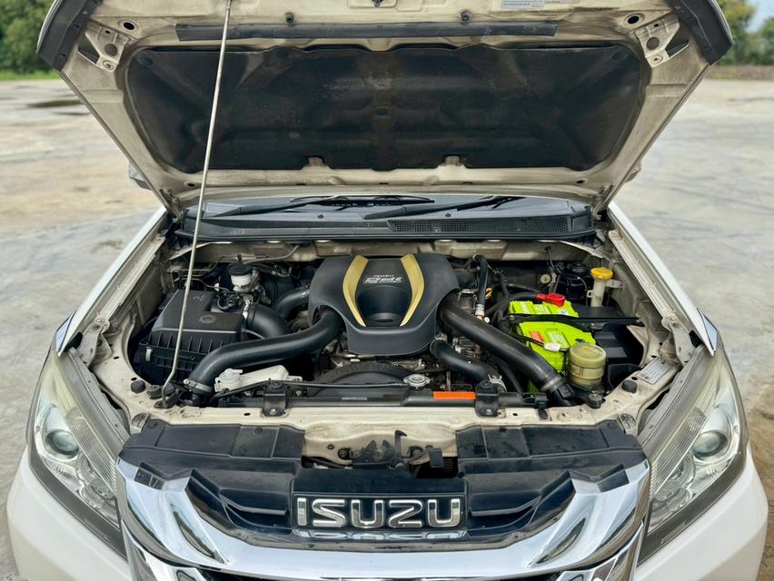 ISUZU MUX Y 14 Wagon 4dr 7st Auto 5sp RWD 2.5DCT(VGS,DVD) สีขาว ออโต้  17