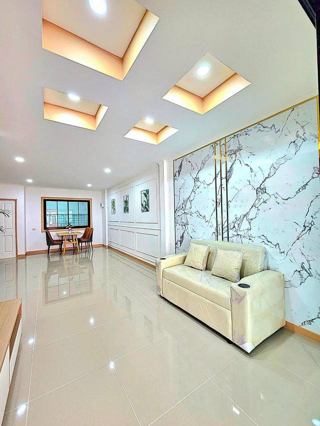 หมู่บ้านบุศรินทร์ 8