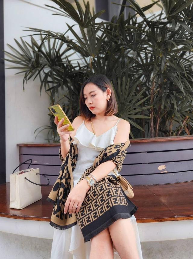 ผ้าคลุมไหล่Fendi