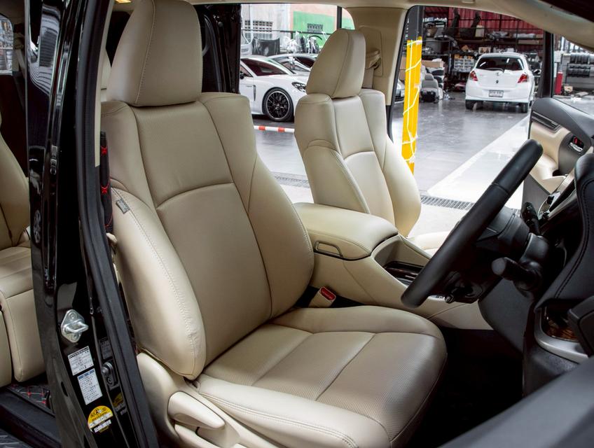 TOYOTA Alphard 2.5 HV 4wd ปี 2022 รถใช้น้อยมา วิ่ง 50,000 กม แท้ๆ รถเดิมๆทุกชิ้น 12