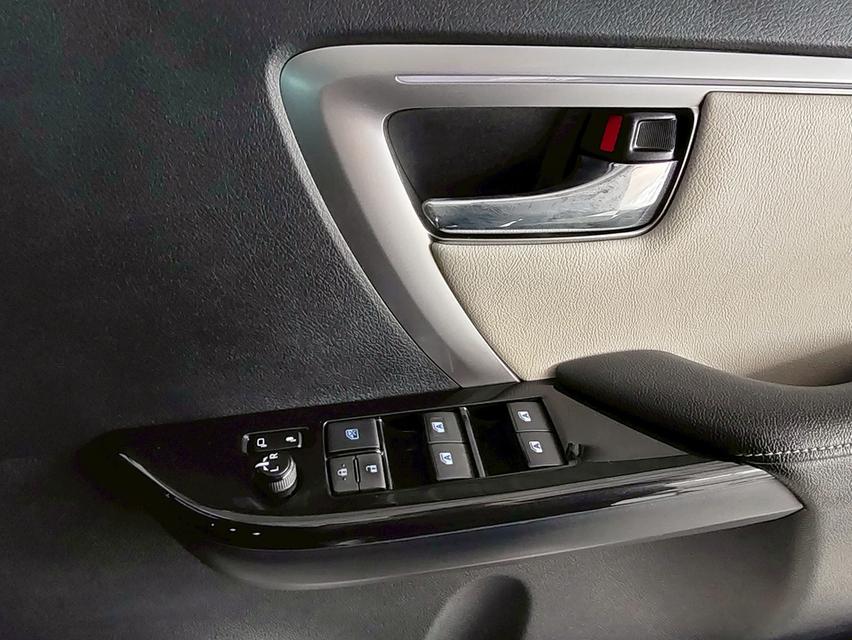 Toyota Legender 2.8 4WD ปี 2020จด2022 ✅ ฟรีค่าจัด-ค่าโอน ✅ ฟรีประกันภัย ✅ ฟรี พรบ 17