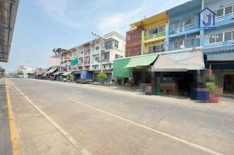 ขายอาคารพาณิชย์ 3.5 ชั้น ถนนคลองหลวง ซอยเทพกุญชร 13/1 ติดตลาดไทยพืชไร่ 3