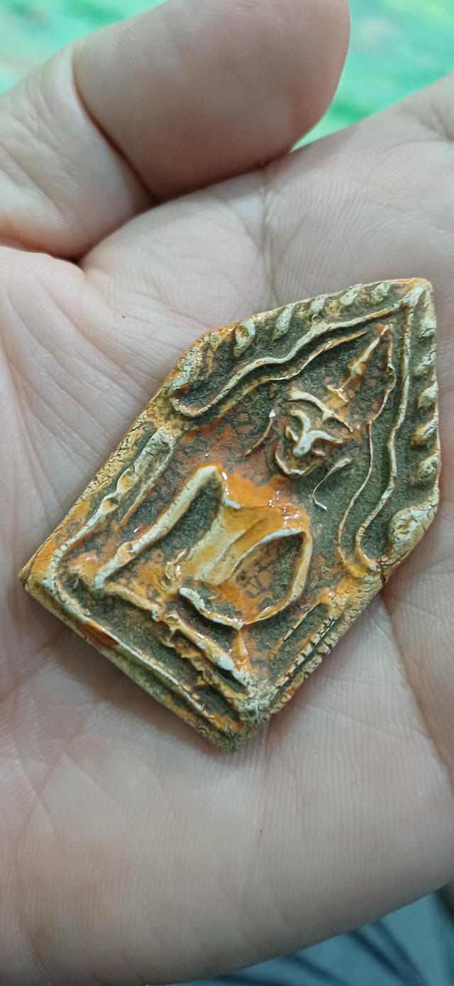 พระขุนแผนพิมพ์ห้าเหลี่ยมอกใหญ่ เนื้อกระเบื้องเคลือบ กรุวัดใหญ่ชัยมงคล อยุธยา รูปที่ 5