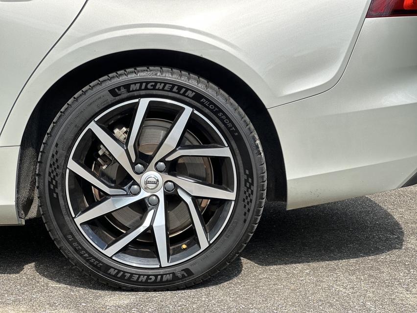 Volvo v60 T8 ปี 2021 18