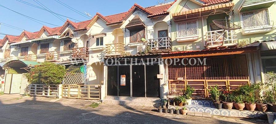 ทาวน์เฮ้าส์ หมู่บ้าน นครทองปาร์ควิว 1 ถนนบางกรวย-ไทรน้อย 14