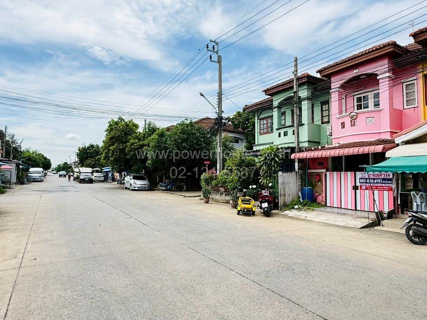 หมู่บ้านศิริวรรณ บางกรวย – ไทรน้อย ใกล้ที่ว่าการอำเภอบางบัวทอง ถนนบางกรวย – ไทรน้อย ต.บางกรวย อ.บางบัวทอง จ.นนทบุรี