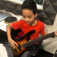 รับสอนเบสไฟฟ้า ที่ Fin Music School 17