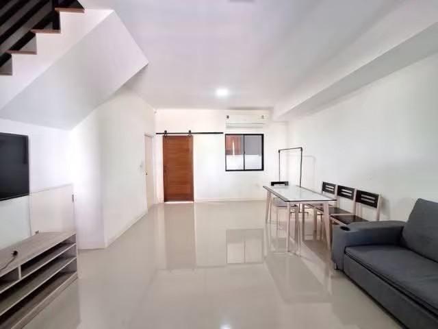 ทาวน์เฮ้าส์ 2 ชั้น หลังริม 5