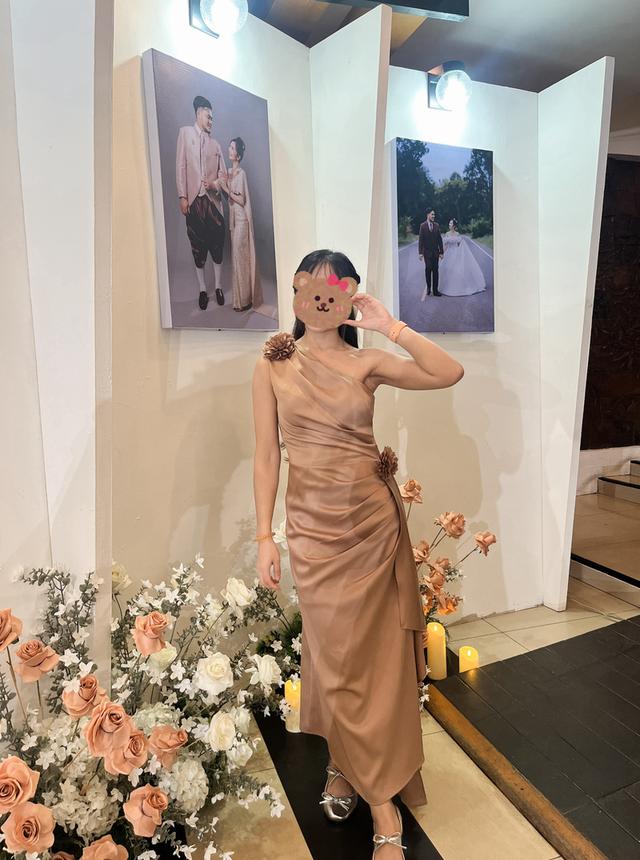 ชุดเดรสยาวใส่ไปงานแต่ง