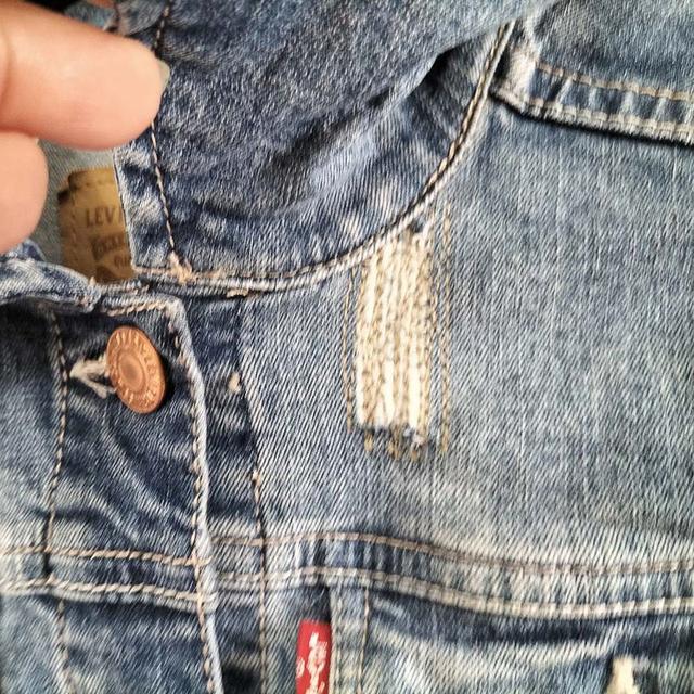 Levi's ไซส์เล็กหายาก แต่งขาด ๆ งานปะ เท่มาก ยีนส์ยืด มีกระเป๋าอก+ข้าง ผ้านุ่มใส่สบาย พร้อมส่ง ไม่ต้องรอ