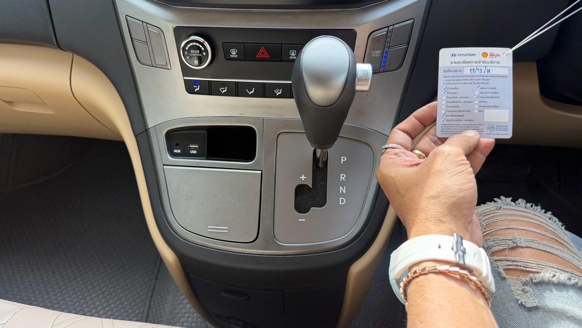 2019 HYUNDAI H1 TOURING สีเทา เลขไมล์ 184,XXX KM    เครื่องดีเชลล้วน เซอร์วิสศูนย์ ทุกระยะ ชัดเจนสุด บันไดไฟฟ้า  จอแอนดรอย โฉมใหม่แล้ว รถสวย เดิม รูปที่ 6