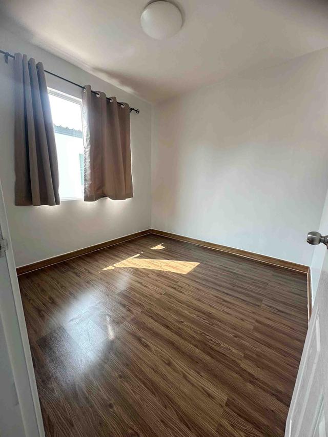 ให้เช่าทาวเฮ้าส์ 2 ชั้น หมู่บ้านยูนิโอทาวน์ ลำลูกกาคลอง4 ใกล้โรงเรียนแย้มสะอาด พื้นที่ 20 ตร.วา 3นอน 2น้ำ 1ครัว จอดรถ1คัน แอร์2ตัว ราคาเช่า 11,000 บ./ 11