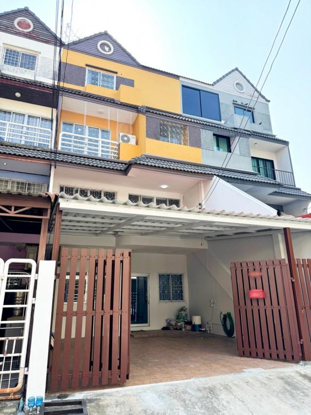 ขาย ทาวน์โฮม 4 ชั้น วราธรวิลล์ พัฒนาการ 44 31.5 ตร.วา 5 นอน 7 น้ำ รีโนเวทใหม่ ใกล้ BTS 1