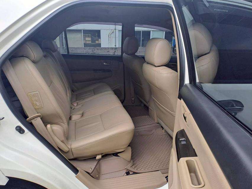Toyota Fortuner 3.0 V รุ่น TRD Sportivo 4WD รุ่นท็อป ปี2011 สีขาว 11