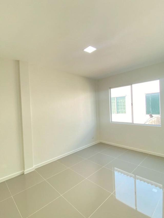 ขาย ทาวน์เฮาส์ 2 ชั้น สไตล์โมเดิร์น เนื้อที่ 19.8 ตารางวา หมู่บ้านเดอะทรัสต์ทาวน์ วงแหวน-ลำลูกกา ซ.15 ถนนบึงคำพร้อย ต.บึงคำพร้อย อ.ลำลูกกา ปทุมธานี 7