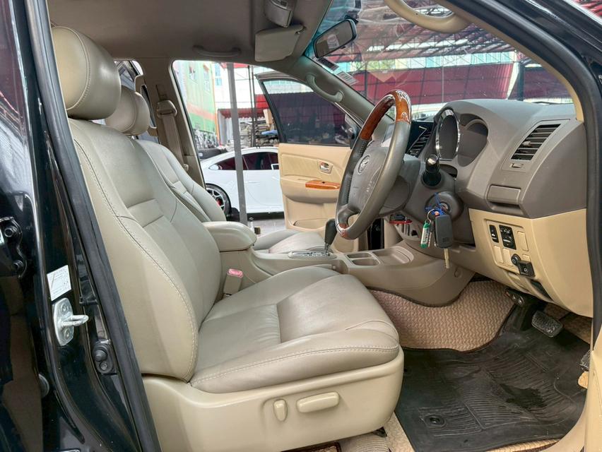 TOYOTA FORTUNER 2.7 V ปี2011 10
