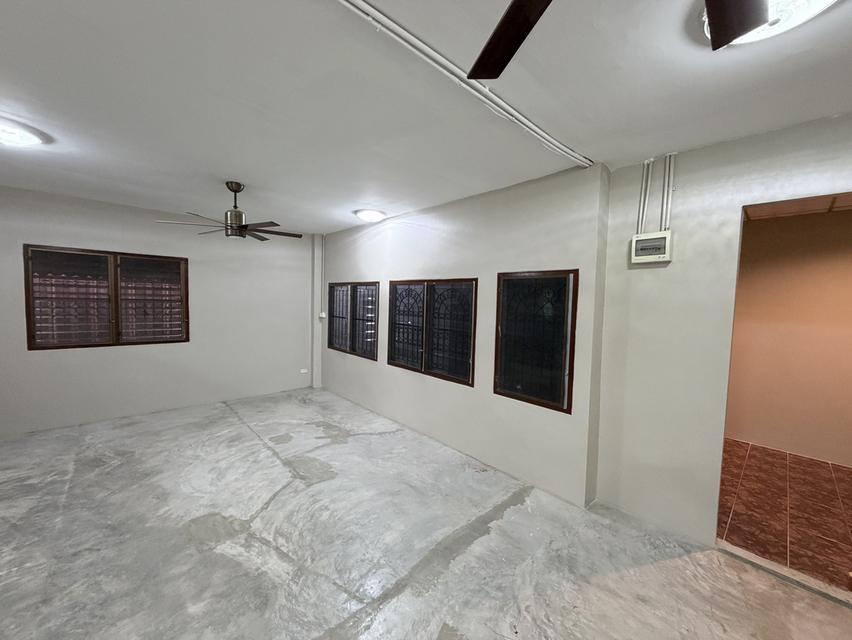 ขายบ้านแฝด รีโนเวทใหม่ พร้อมอยู่ หมู่บ้านวโรชา โครงการ 5  10