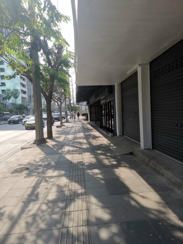 เจ้าของขายเอง ตึกติดถนนใหญ่เพชรบุรีตัดใหม่เยื้องซอยตรงข้ามเข้าทองหล่อ พื้นที่ตึก2ห้อง 3 ชั้นครึ่ง 7