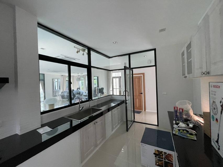 บ้านหรูแปลงมุมสวนส่วนตัว ให้เช่ารามอินทรา เลขมงคล 999 ทิศใต้ 4 นอน 5 น้่ำ 85,000 เท่านั้น (รับต่างชาติ)  ลัดดารมย์ วงแหวนรามอินทรา 9