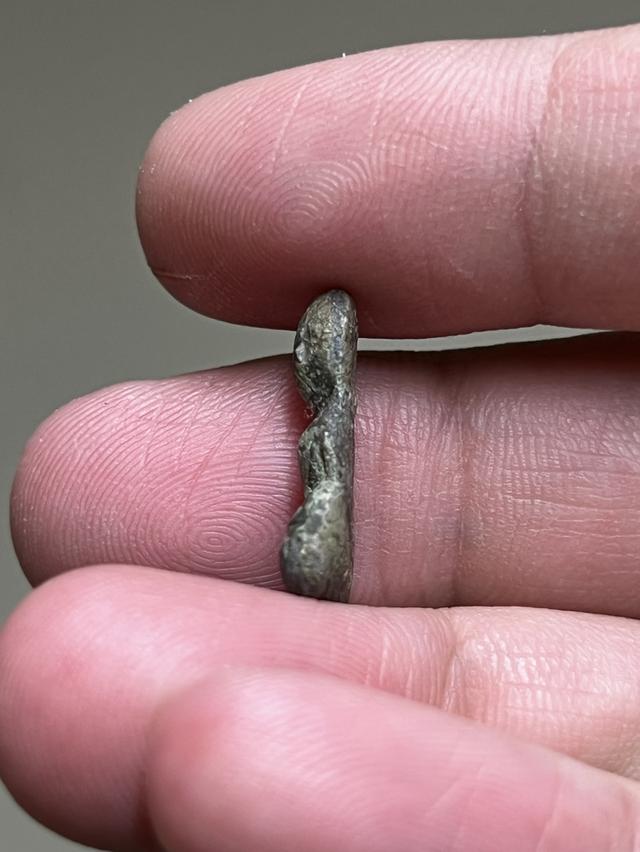 พระเนื้อชินสนิมเขียวเก่า รูปที่ 3