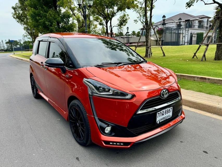 Toyota Sienta 1.5V ปี 2018 สีส้มสวยมาก 5