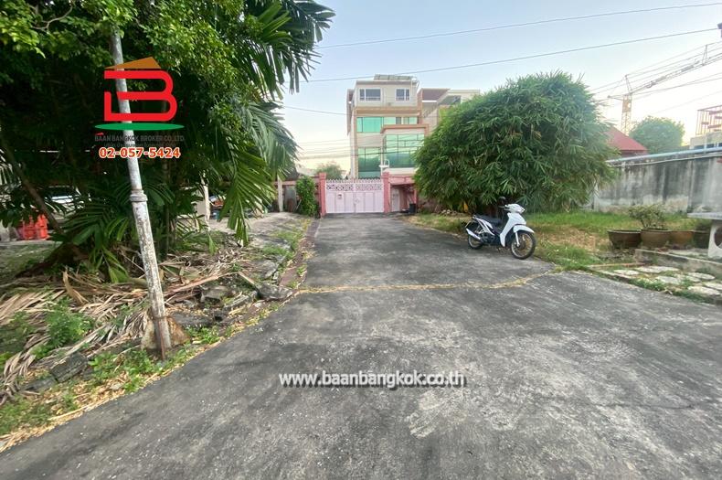 ที่ดินพร้อมบ้าน ซอยสาธุประดิษฐ์ 12 เนื้อที่ 306 ตรว. (ใกล้เซ็นทรัล พระราม 3) ถนนสาธุประดิษฐ์ แขวงทุ่งวัดดอน เขตสาทร 7