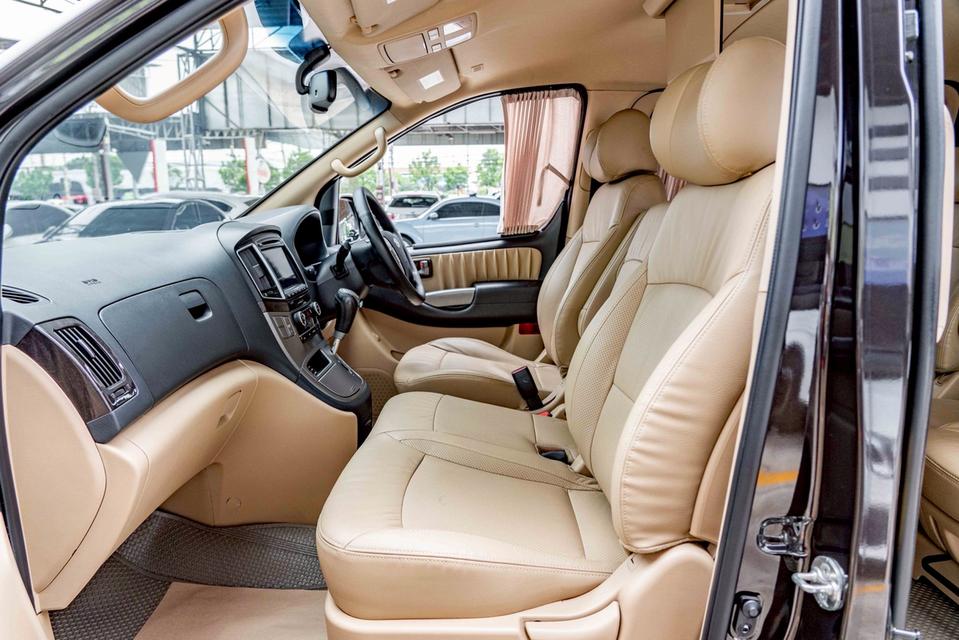 รหัสรถ NP8308 HYUNDAI H-1 2.5 DELUXE 2018 12