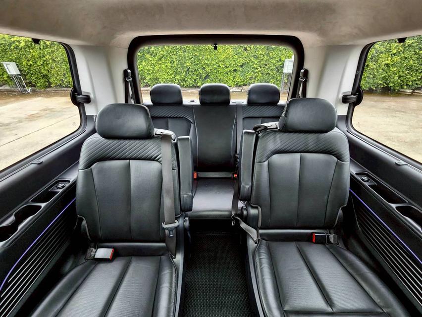รหัสรถ PEAT911 🚐🚙HYUNDAI STARIA PREMIUM (SUNROOF) สีขาว ภายในดำ ปี 23  9