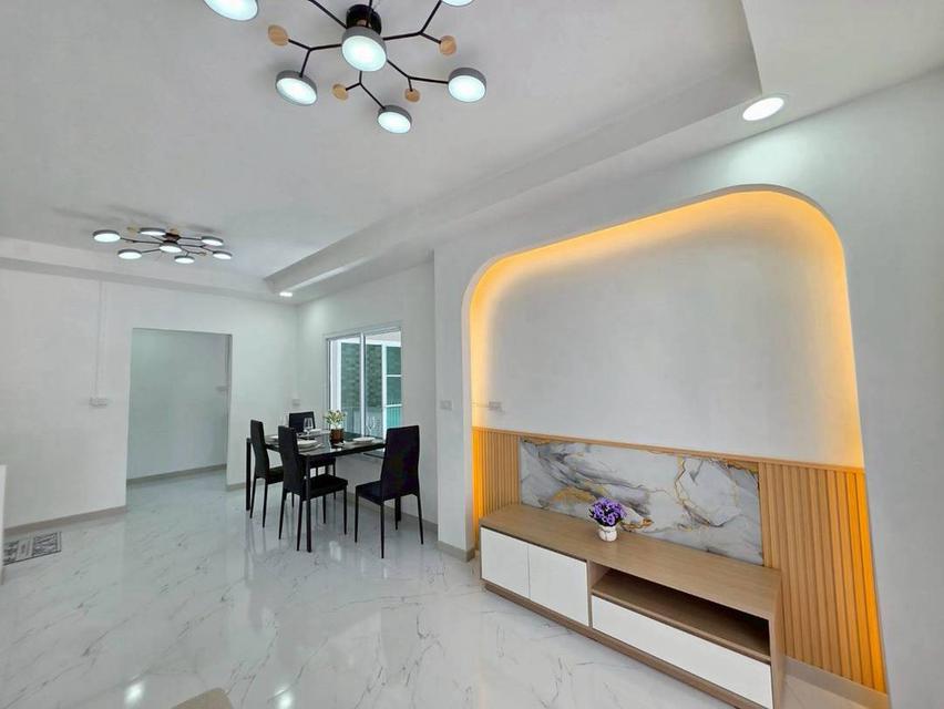 หมู่บ้านพฤกษา3 ริมคลอง 3 ถนนวัดลาดปลาดุก บางบัวทอง ทาวน์เฮาส์ 2 ชั้น หลังมุม ตกแต่งใหม่พร้อมอยู่ มีพื้นที่ด้านข้าง หน้าหมู่บ้านมีเซเว่น//ตลาดสด 12