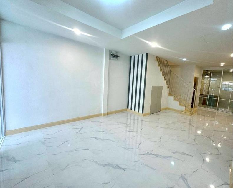 ขาย หมู่บ้านฉัตรณรงค์วิลล่า 3 ถ. ลำลูกกา ซ. เปียร์นนท์ 8