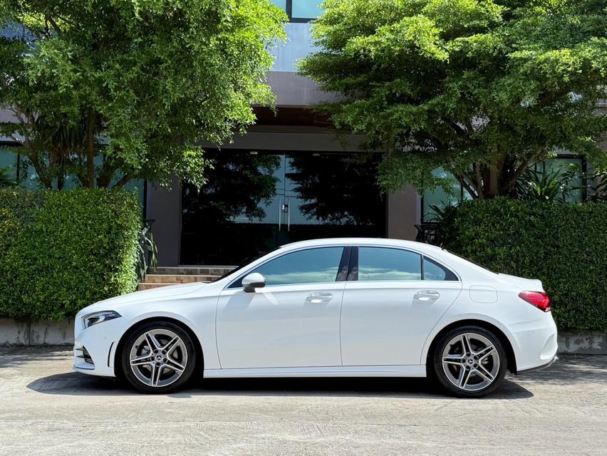 2023 BENZ A200 AMG รถมือเดียว สภาพป้ายแดง รถวิ่งน้อยเพียง 4X,XXX กม เข้าศูนย์ทุกระยะ ไม่เคยมีอุบัติเหตุครับ