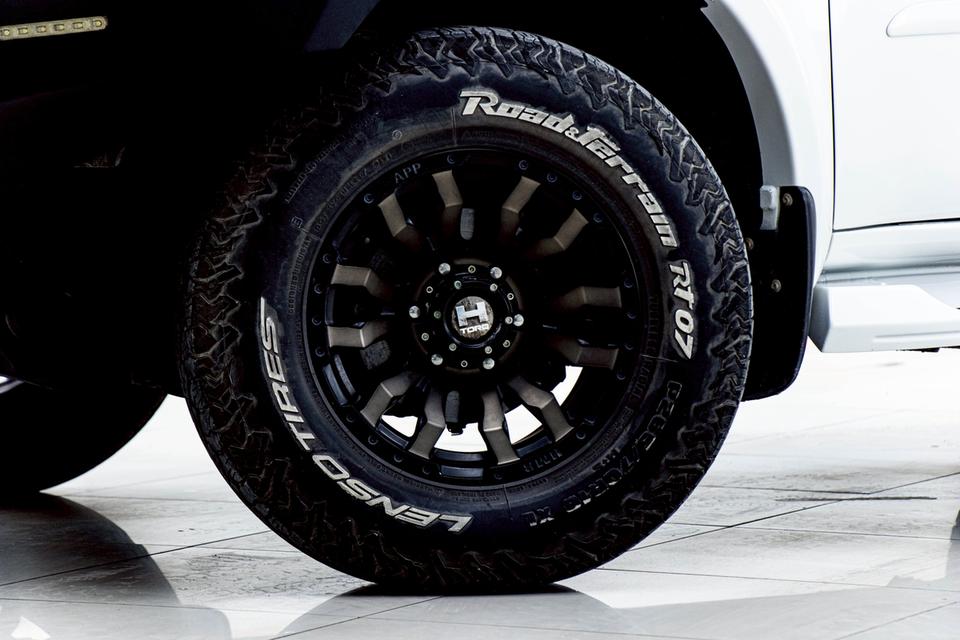 MITSUBISHI PAJERO 2.5 GT 2WD 2012