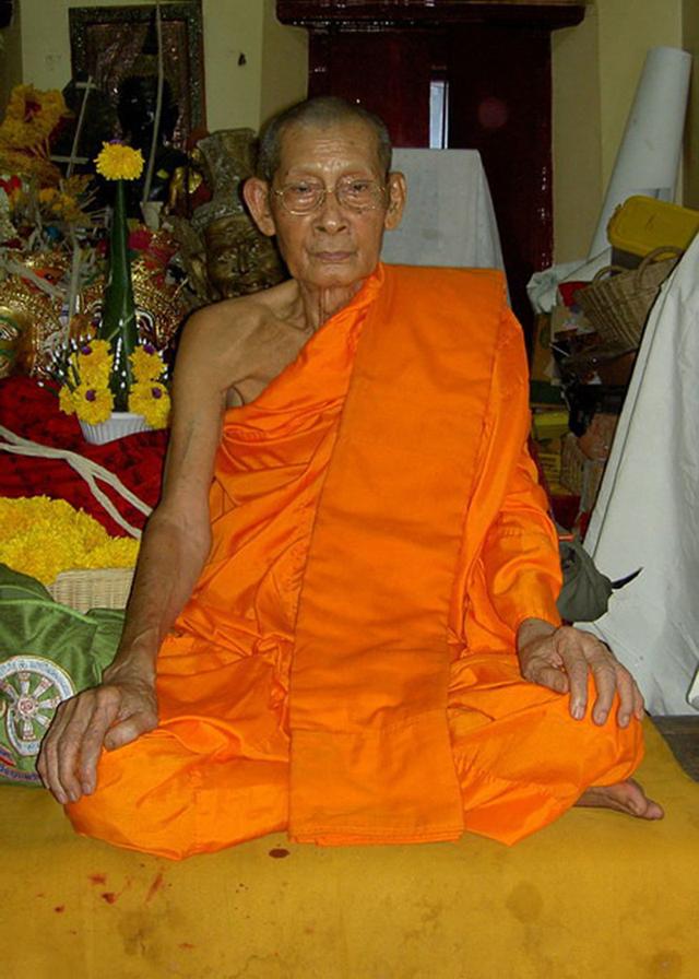 หลวงปู่ทวดหลังเหรียญบิน แพโบสถ์น้ำ หลวงพ่อทรง วัดศาลาดิน จ.อ่างทอง