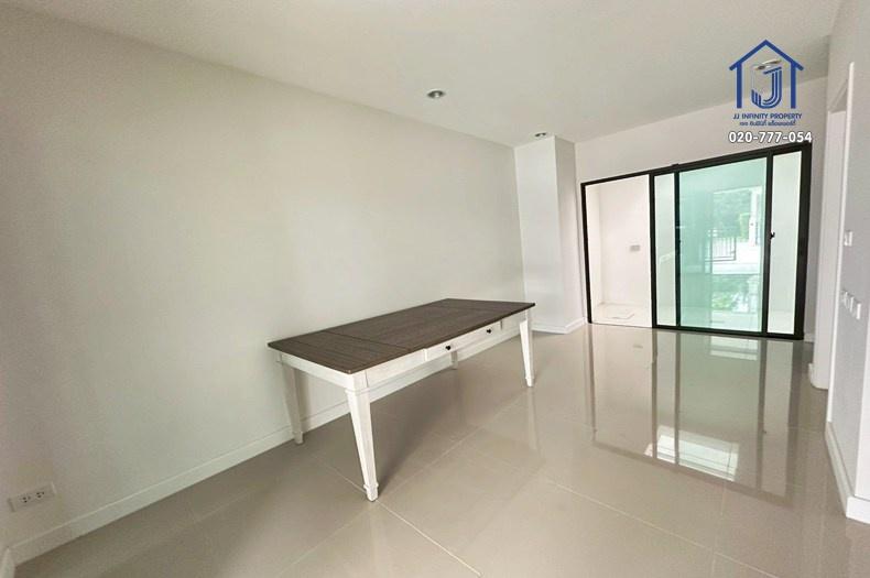 ขายทาวน์โฮม 2 ชั้น หมู่บ้าน วี คอมพาวด์ บางนา-ศรีนครินทร์ ถนนหนามแดง-บางพลี หลังริม ใกล้วงแหวนกาญจนาภิเษก,ทางด่วนบูรพาวิถี 7