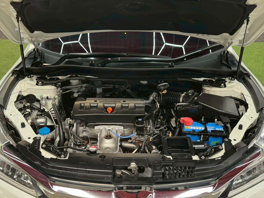 HONDA ACCORD 2.0 EL ปี2018 รถมือเดียว ออกห้างป้ายแดง บุ๊คครบ เช็คศูนย์ทุกระยะ 12