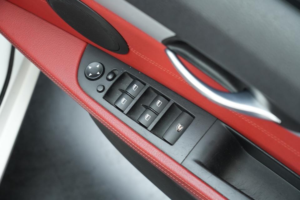 BMW Z4 sDrive23i 2.5 RHD สีขาว รูปที่ 8