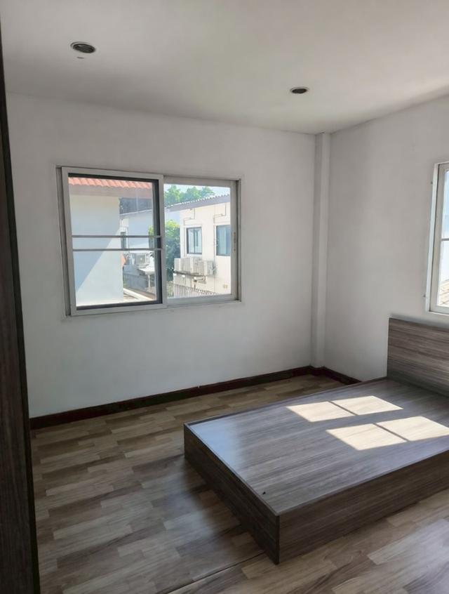 บ้านเดี่ยวหมู่บ้านลัดดารมย์ พระราม5 - รัตนาธิเบศร์ ราคา 9,900,000 บาท ขนาด 81.9 ตารางวา ติดถนนเมนไม่ต้องเข้าซอย 4