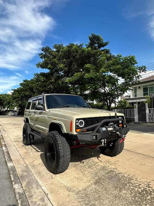 Jeep Cherokee สีสวย 4