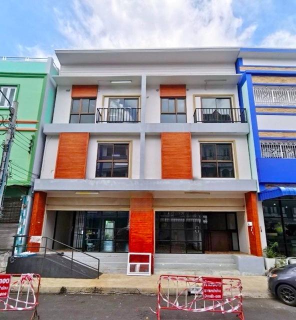 ใจกลางตลาด 6 นอน ให้เช่าอาคารพาณิชย์ 2 คูหา 3 ชั้น 42ตร.วา.493 ตร.ม.BTS ปากน้ำ 998ม.วิวแม่น้ำเจ้าพระยา 6 น้ำ ต่อรองได้ พ 1