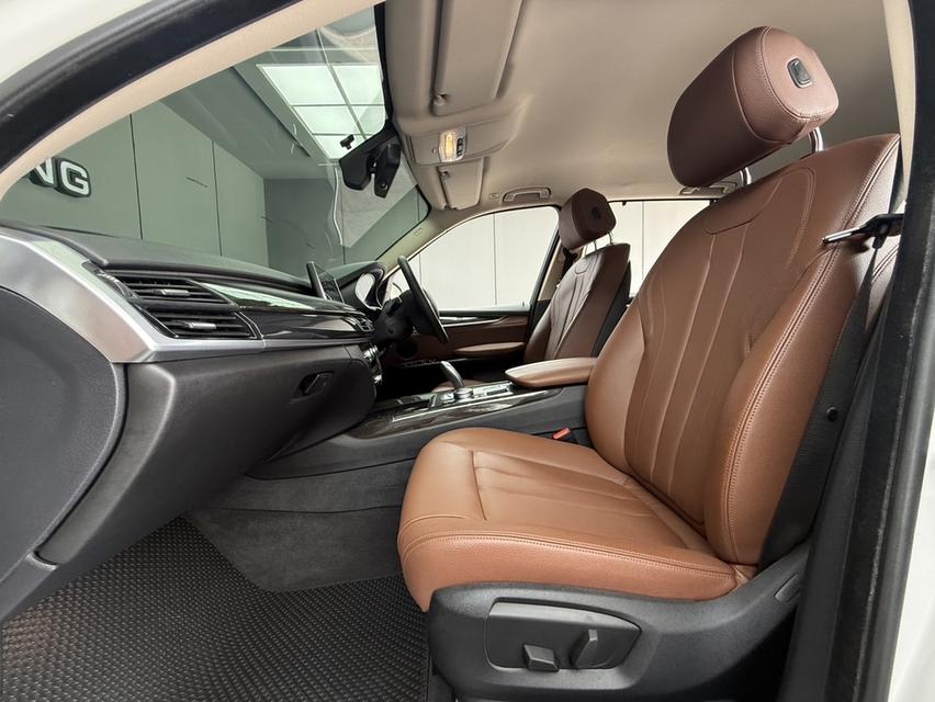 2018 BMW X5, sDrive25d โฉม F15 ปี13-19สีขาว เครื่องดีเซล รถบ้านแท้ ประวัติดี รูปที่ 9