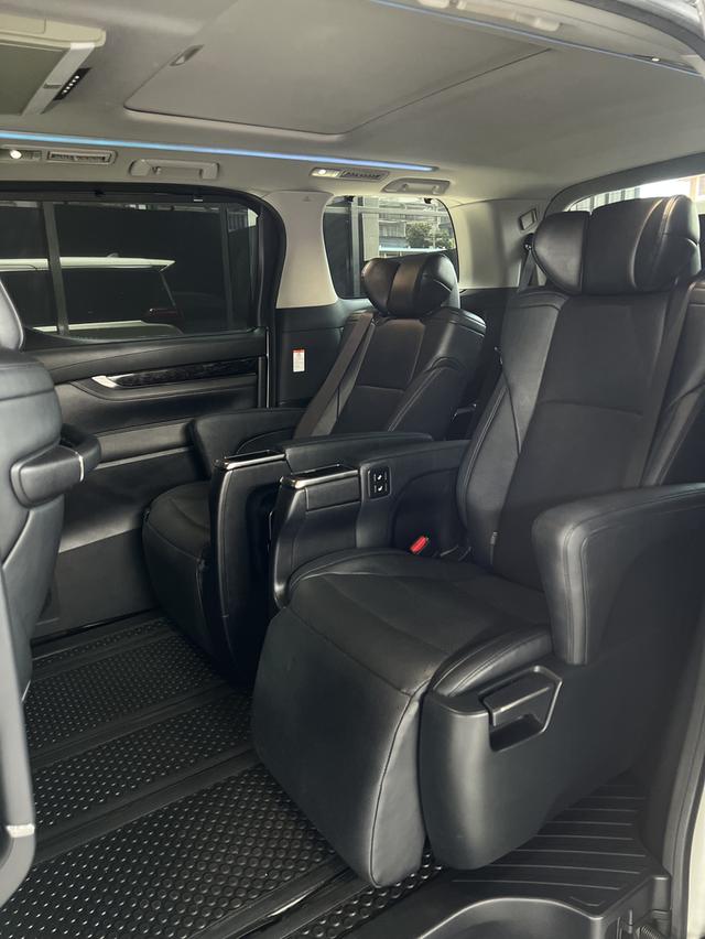 Toyota Alphard 2.5 SC Package 10