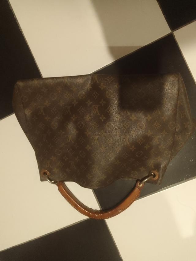 กระเป๋าแฟชั่นราคาเบาๆ สนใจติดต่อ0828608341