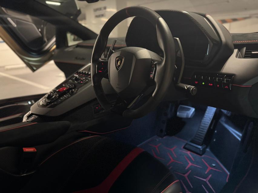 Lamborghini Aventardor SVJ Roadster รูปที่ 12