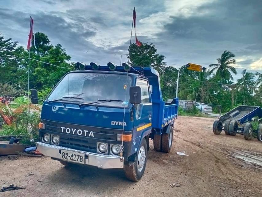 ปล่อยต่อ Toyota รถบรรทุก 6 ล้อดั้มพ์