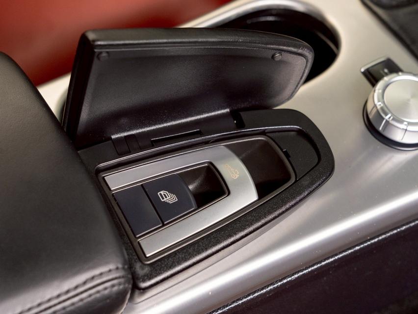 รหัสรถ 12AT337 Mercedes Benz SLK200 1.8 CGI AMG Dynamic โฉม R172 | ปีจด : 2012 11