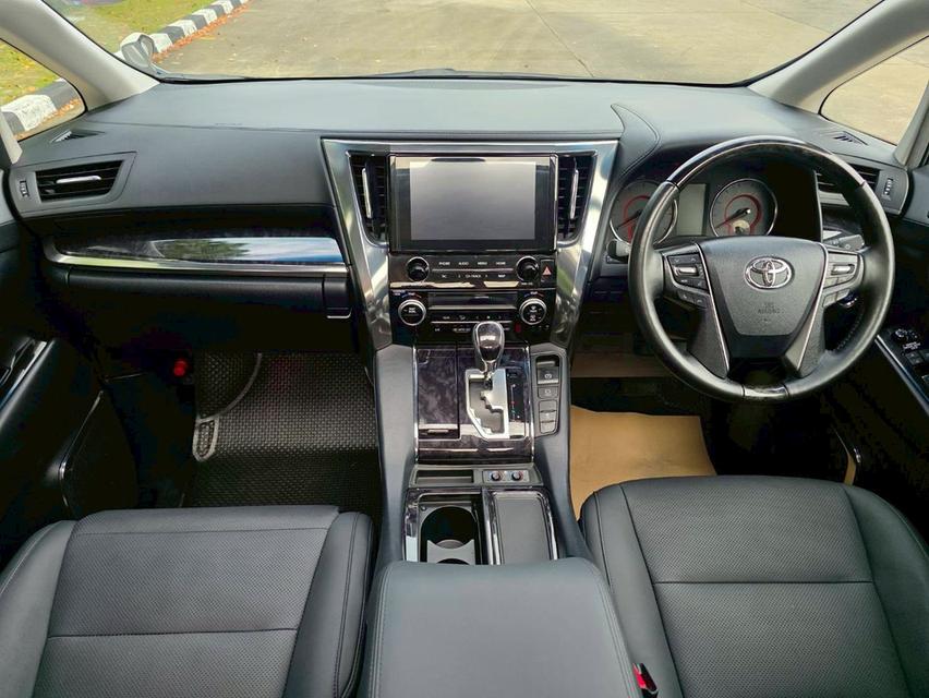Toyota ALPHARD 2.5SC PACKAGE สีขาว ปี 2020 ไมล์ 22,000 กม.  10