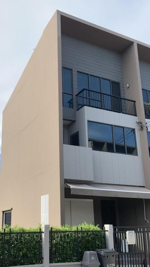 ขายทาวน์โฮม 3 ชั้น โครงการบ้านกลางเมือง ลาดพร้าว-เสรีไทย (ซอยเสรีไทย52) 12