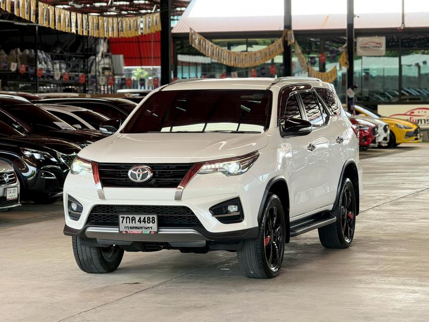 TOYOTA FORTUNER 2.4 V ปี 2017