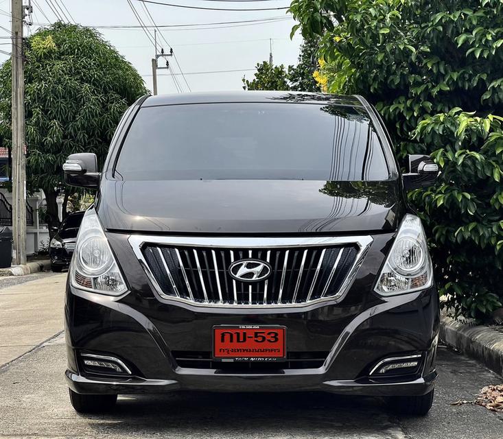 รหัสรถ AP8440 Hyundai H1 2.5 Elite ปี18 สีน้ำตาล ดีเซล