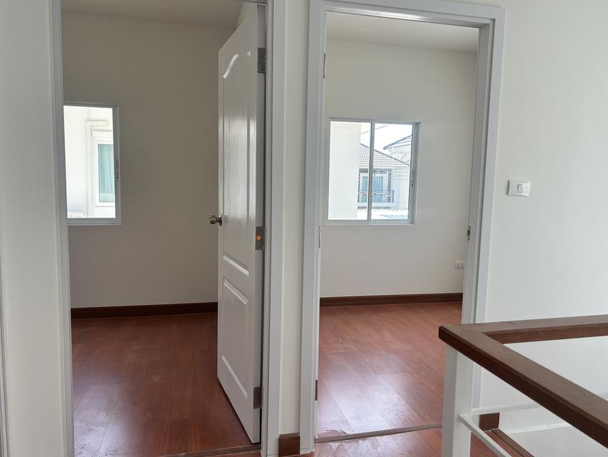 บ้านแฝด ใหม่ๆ สวยๆ 35 วา 4 นอน 2 น้ำ จอด 2 คัน ราคา 3.8 ลบ. 7